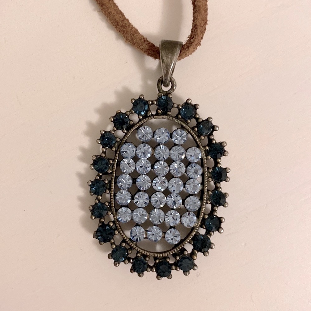 Necklace Blue zircon with leather chain
